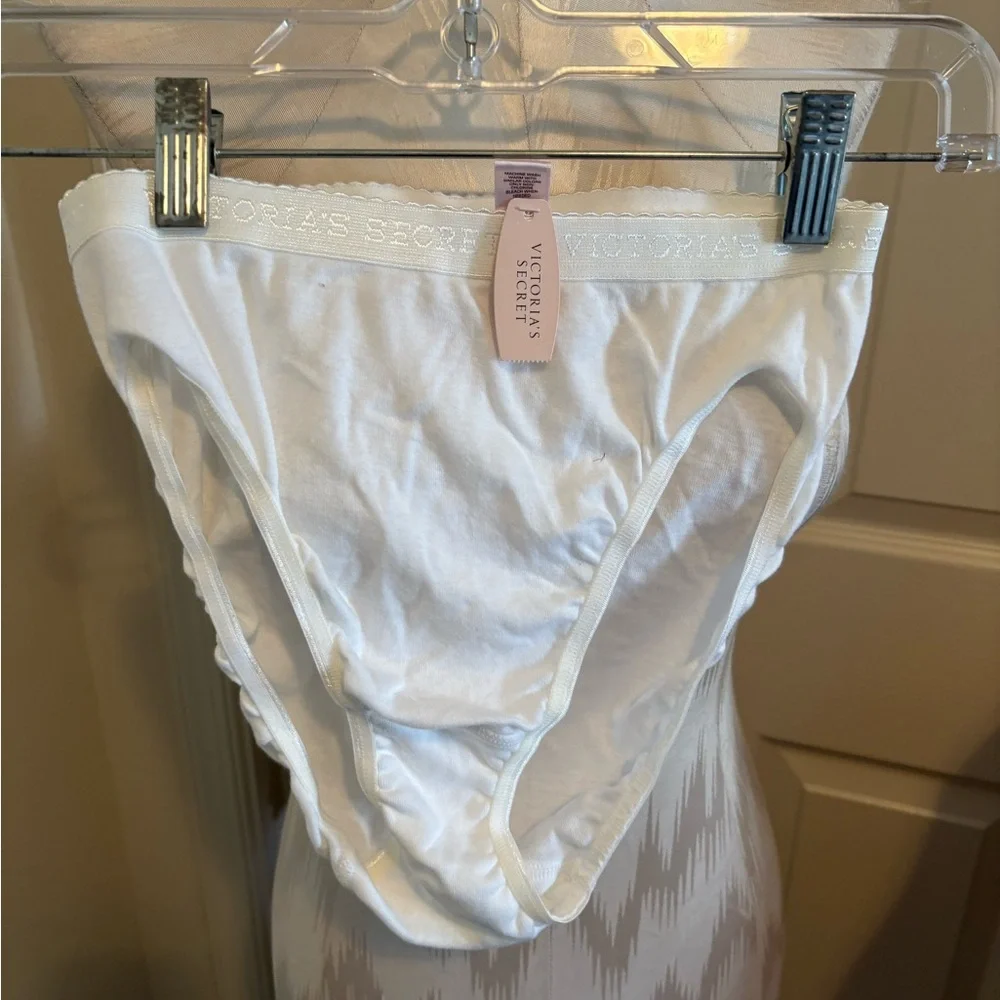 Victoria’s Secret panty white
Size Small NWT - Picture 7 of 8